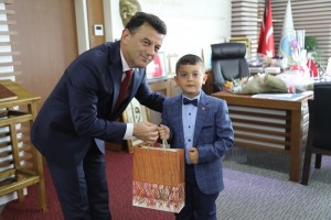 Başkan Ecrin Demir: “Eğitim – öğretimi her zaman ön planda tutacağım”